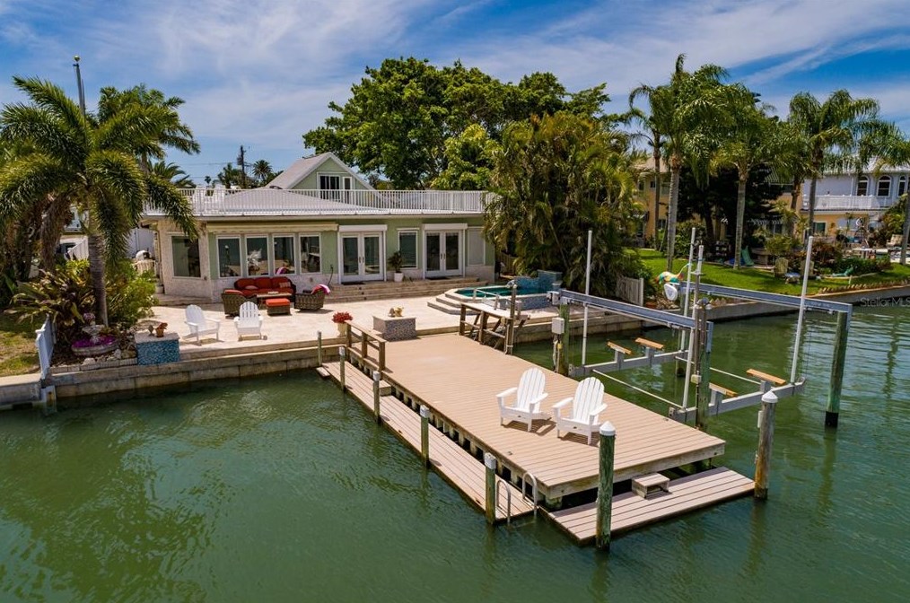 318 La Hacienda Dr, Belleair Beach FL  33785-3715 exterior