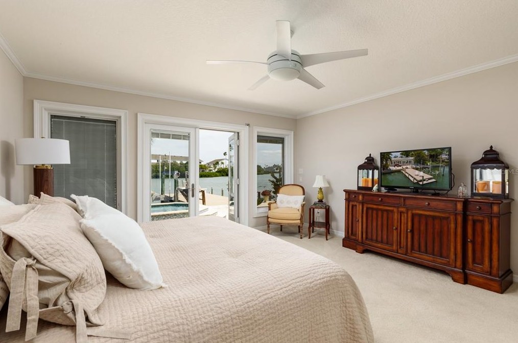 318 La Hacienda Dr, Belleair Beach FL  33785-3715 exterior