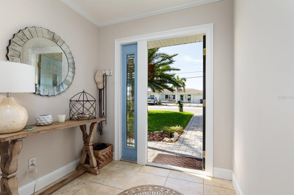 318 La Hacienda Dr, Belleair Beach FL  33785-3715 exterior