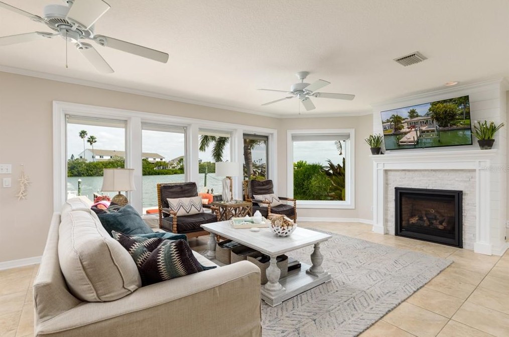 318 La Hacienda Dr, Belleair Beach FL  33785-3715 exterior