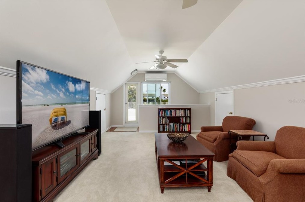 318 La Hacienda Dr, Belleair Beach FL  33785-3715 exterior