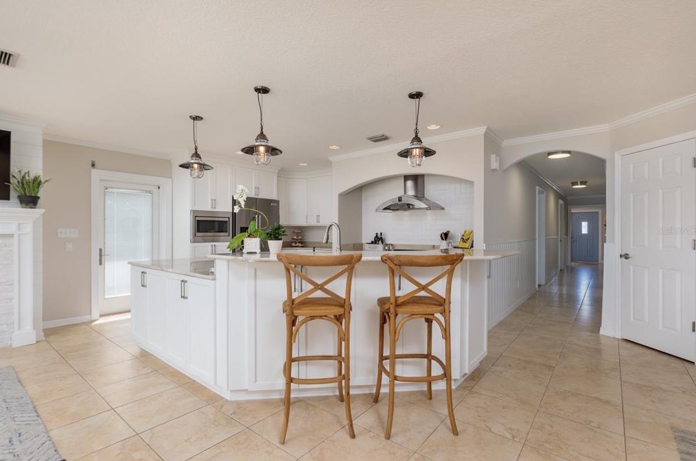 318 La Hacienda Dr, Belleair Beach FL  33785-3715 exterior