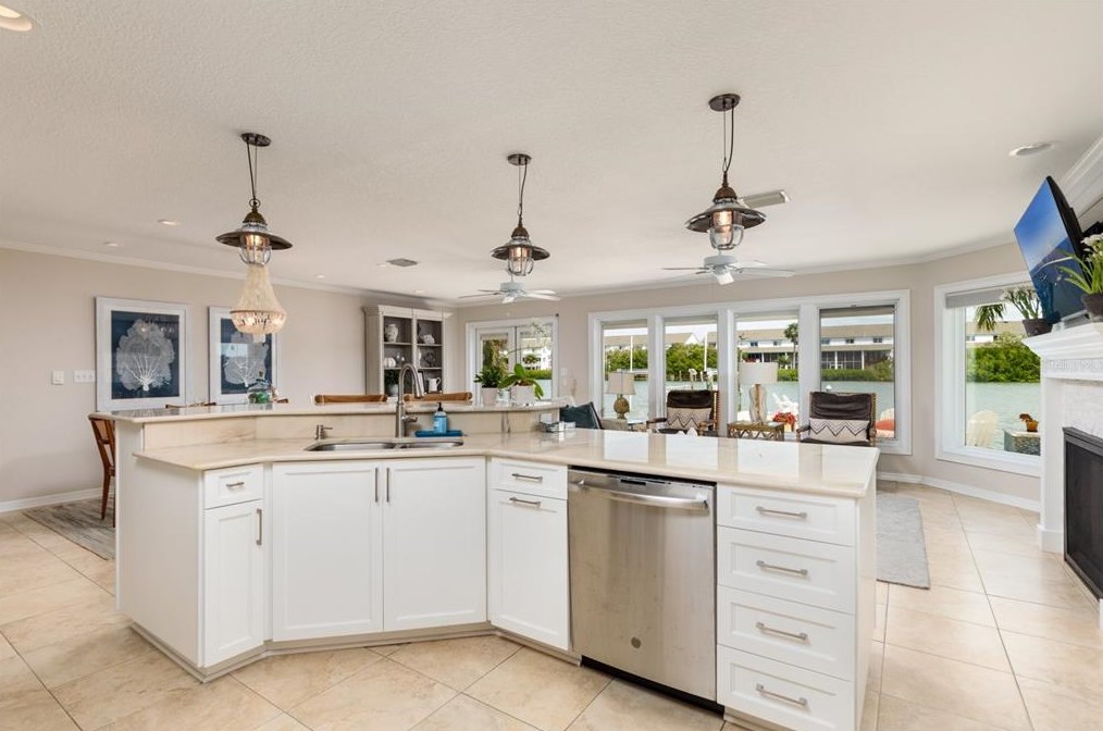 318 La Hacienda Dr, Belleair Beach FL  33785-3715 exterior