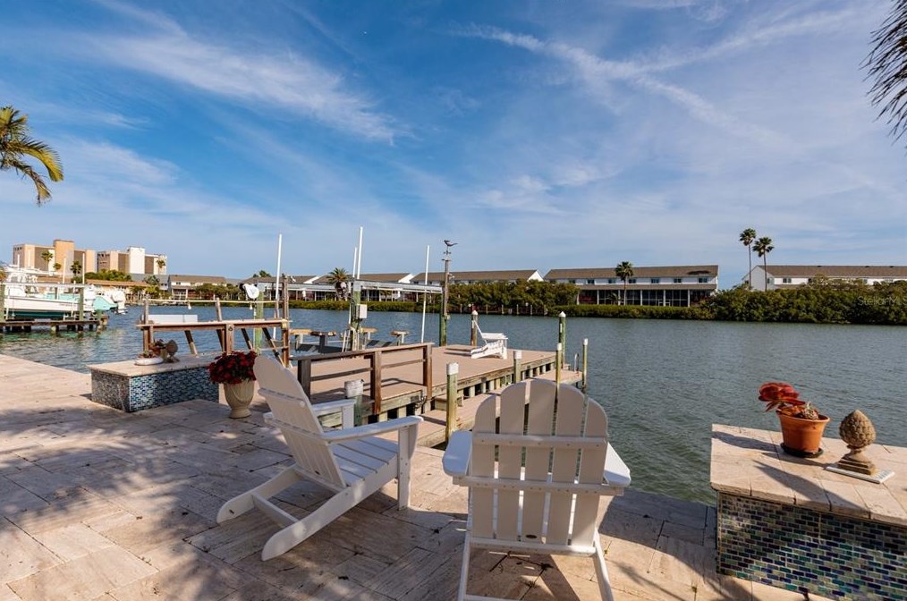 318 La Hacienda Dr, Belleair Beach FL  33785-3715 exterior