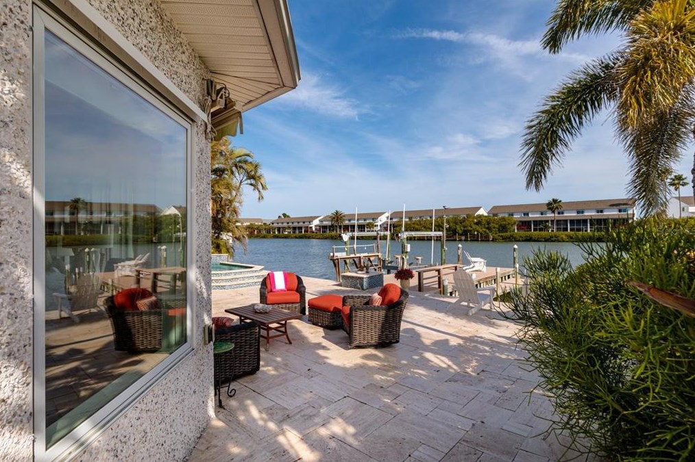 318 La Hacienda Dr, Belleair Beach FL  33785-3715 exterior