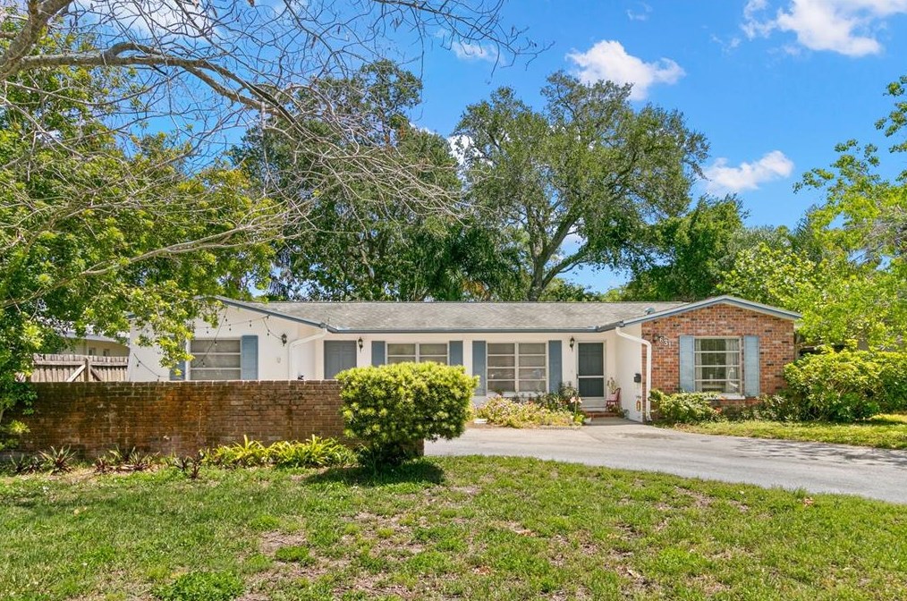 631 Heritage Ln, Largo, FL 33770-2144
