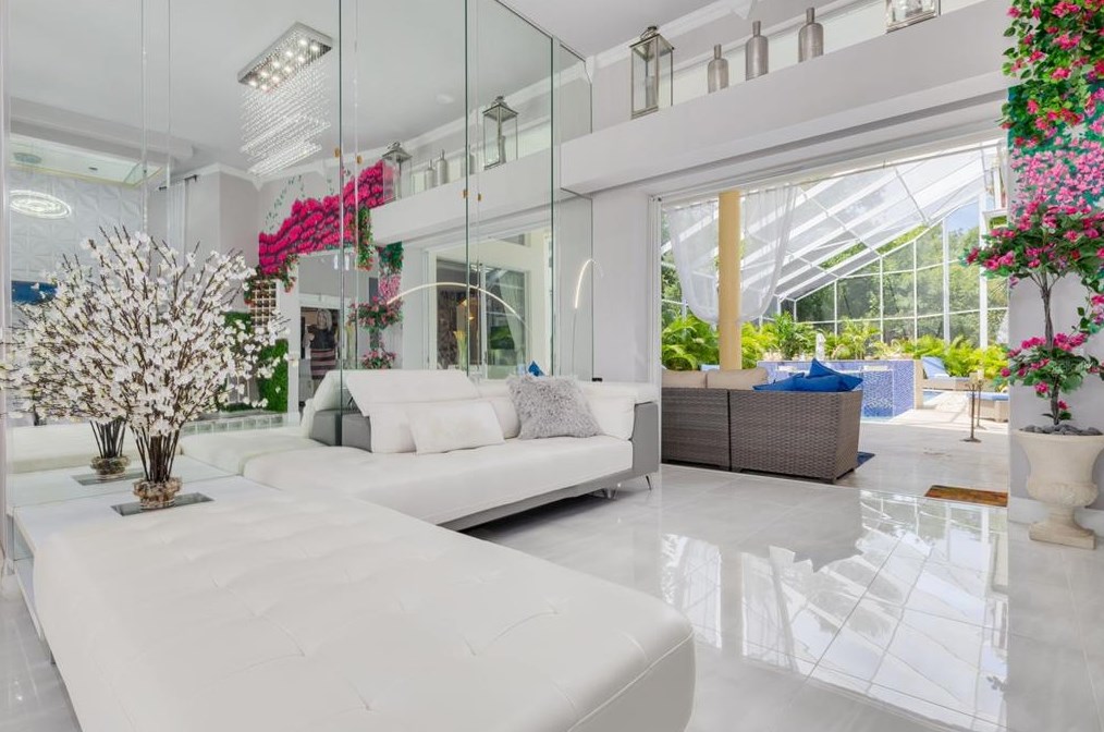 4690 Laurel Oak Ln, Saint Petersburg FL  exterior