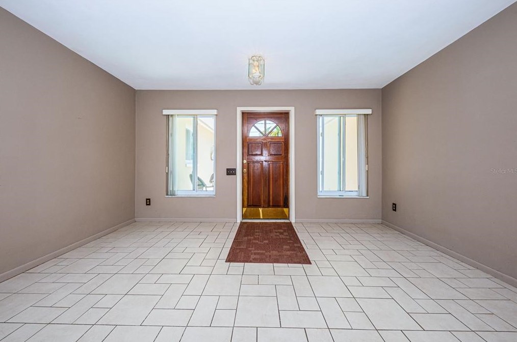 15922 Redington Dr, Saint Petersburg FL  33708-1746 exterior