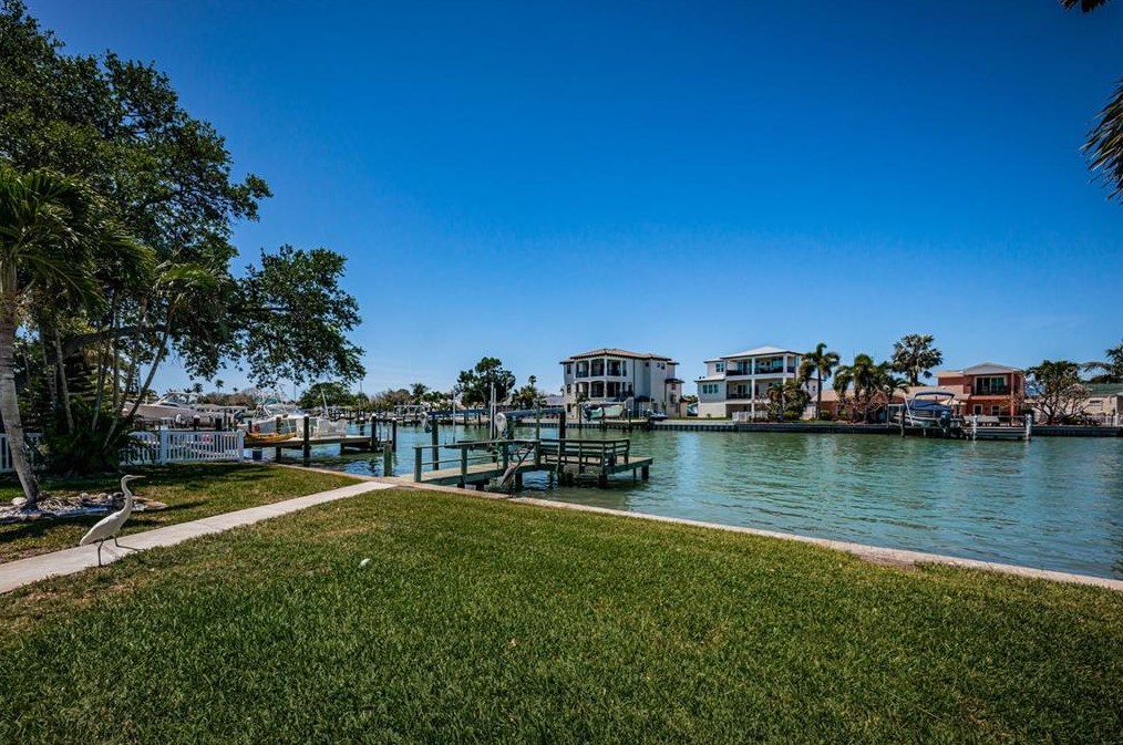 15922 Redington Dr, Saint Petersburg FL  33708-1746 exterior