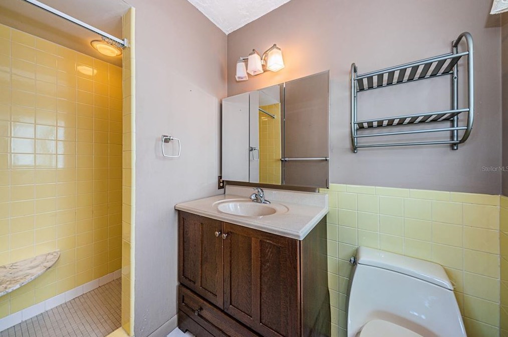 15922 Redington Dr, Saint Petersburg FL  33708-1746 exterior