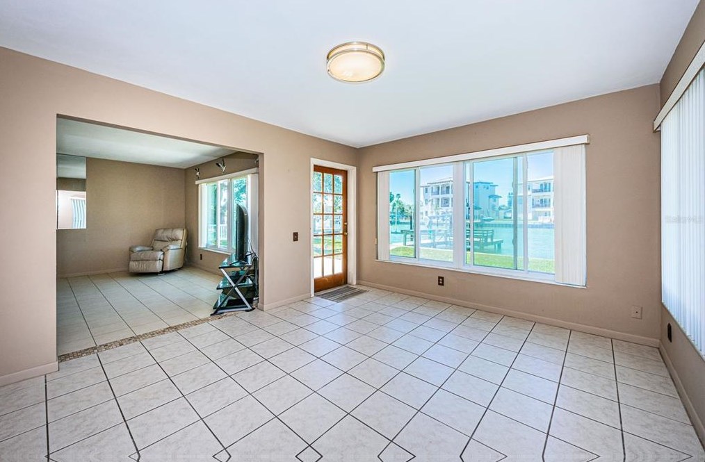 15922 Redington Dr, Saint Petersburg FL  33708-1746 exterior