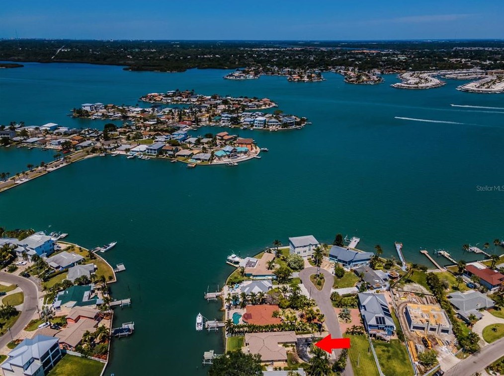 15922 Redington Dr, Saint Petersburg FL  33708-1746 exterior