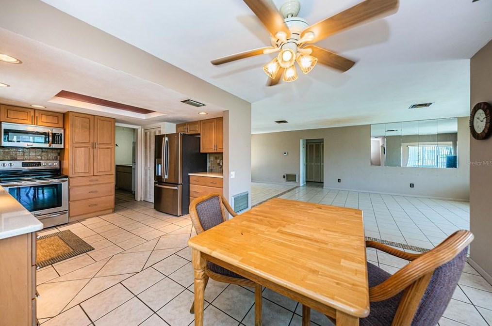 15922 Redington Dr, Saint Petersburg FL  33708-1746 exterior