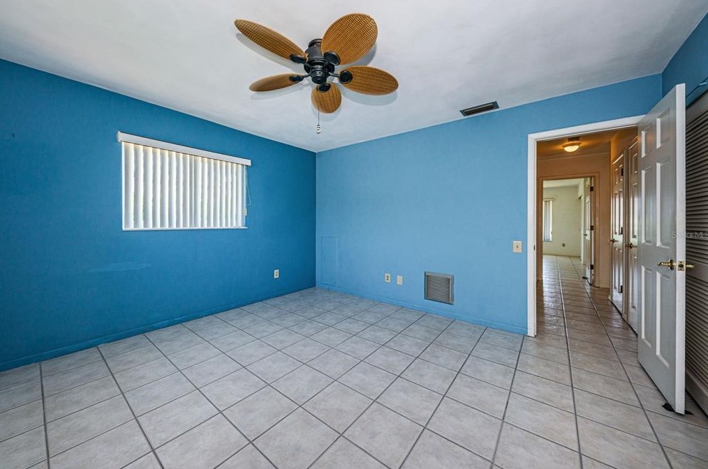 15922 Redington Dr, Saint Petersburg FL  33708-1746 exterior