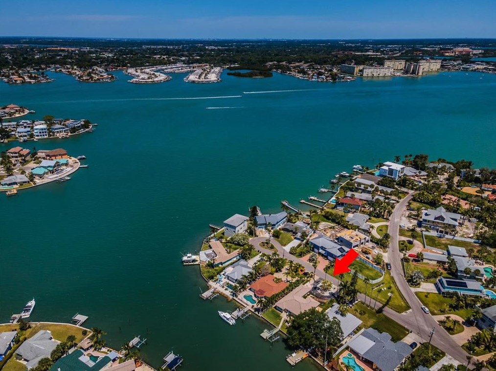 15922 Redington Dr, Saint Petersburg FL  33708-1746 exterior