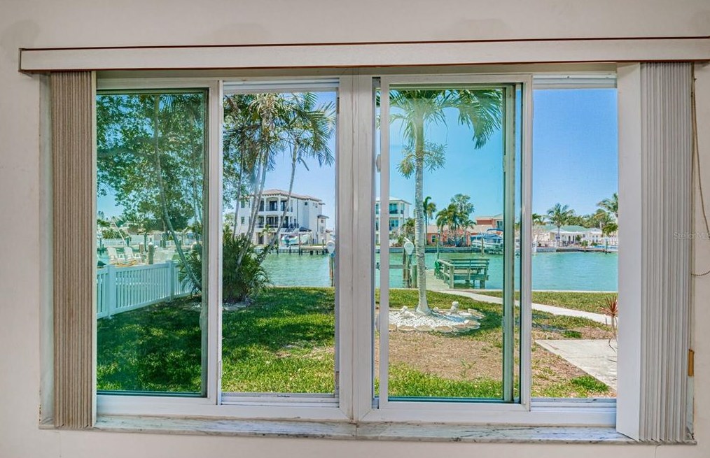 15922 Redington Dr, Saint Petersburg FL  33708-1746 exterior
