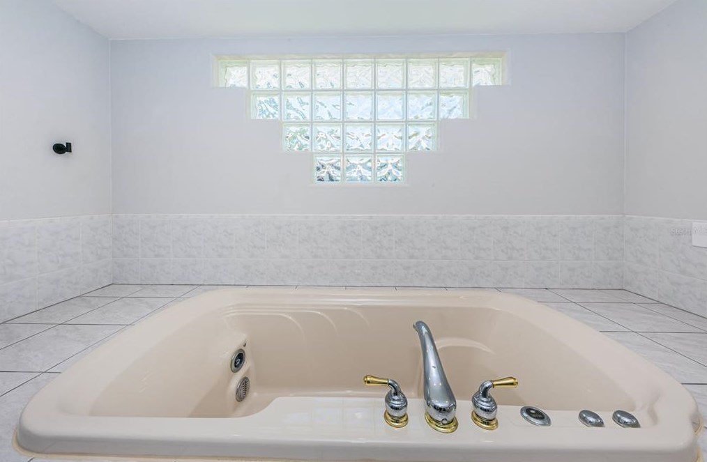 1969 Illinois Ave, Saint Petersburg FL  33703-3421 exterior