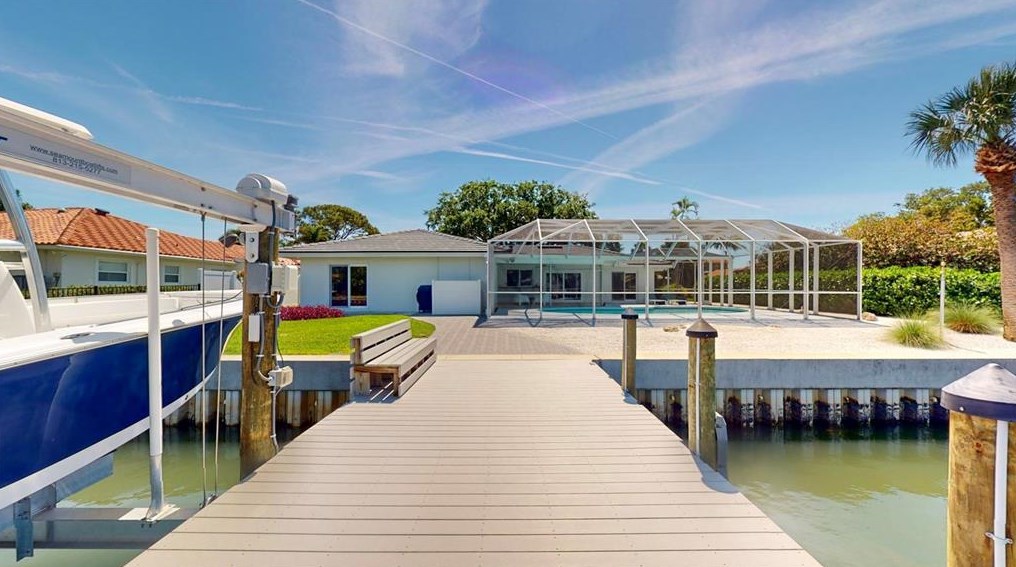 1969 Illinois Ave, Saint Petersburg FL  33703-3421 exterior