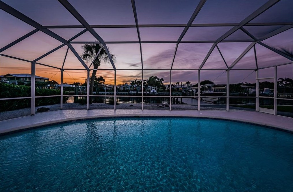 1969 Illinois Ave, Saint Petersburg FL  33703-3421 exterior