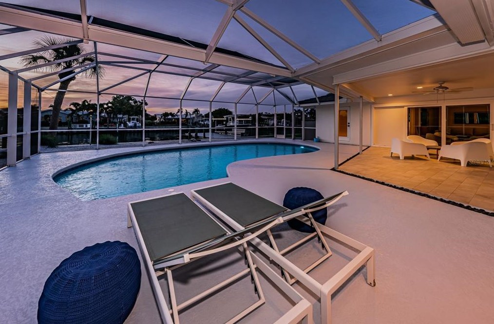 1969 Illinois Ave, Saint Petersburg FL  33703-3421 exterior