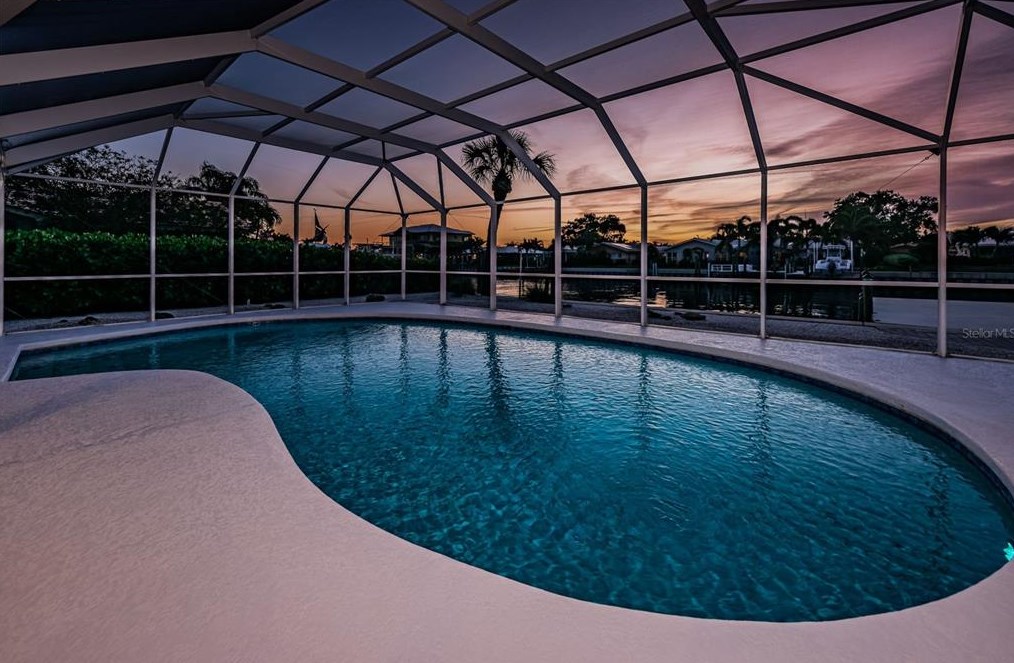 1969 Illinois Ave, Saint Petersburg FL  33703-3421 exterior