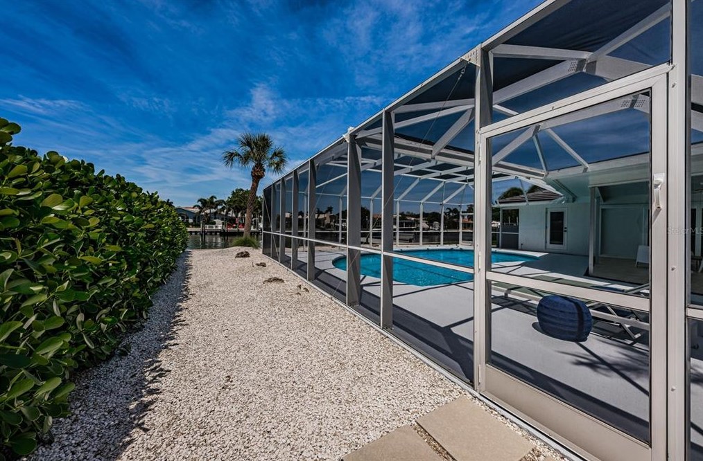 1969 Illinois Ave, Saint Petersburg FL  33703-3421 exterior