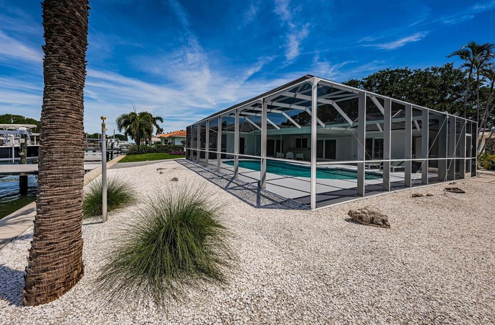 1969 Illinois Ave, Saint Petersburg FL  33703-3421 exterior