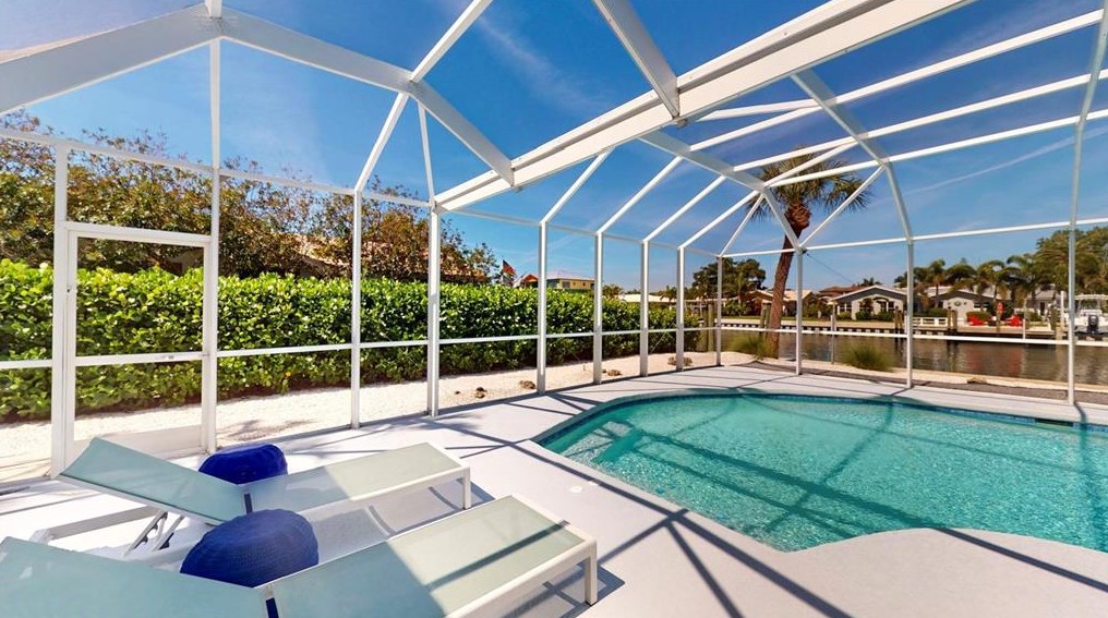 1969 Illinois Ave, Saint Petersburg FL  33703-3421 exterior