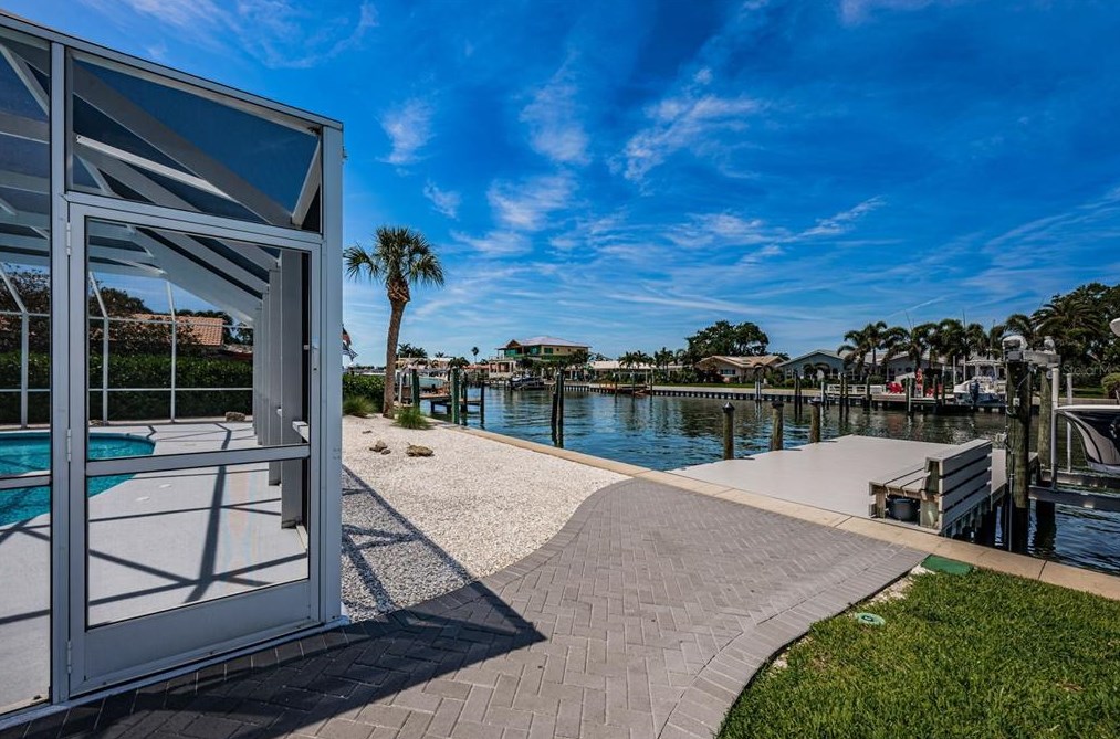 1969 Illinois Ave, Saint Petersburg FL  33703-3421 exterior