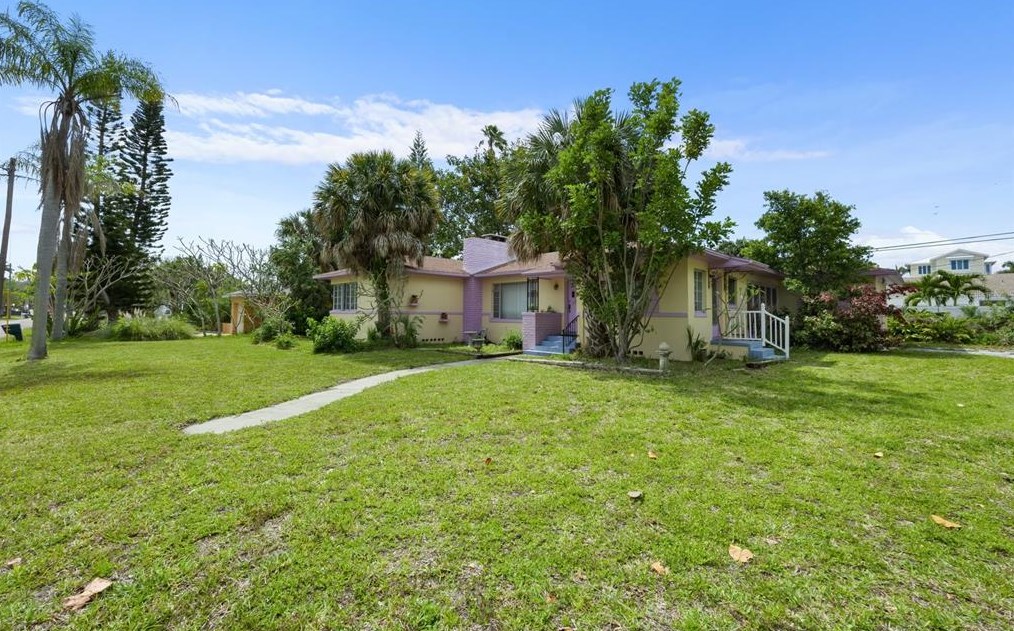 15706 1st St, Saint Petersburg, FL 33708-1706