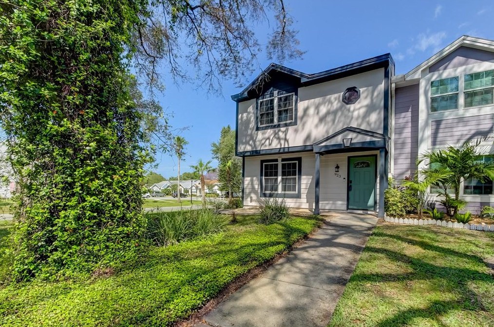 923 Hamilton Ct, Palm Harbor, FL 34683