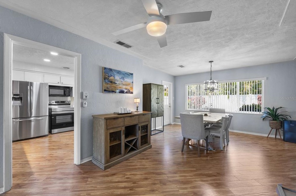 2325 Shr Dr, Saint Petersburg FL  33705-3328 exterior