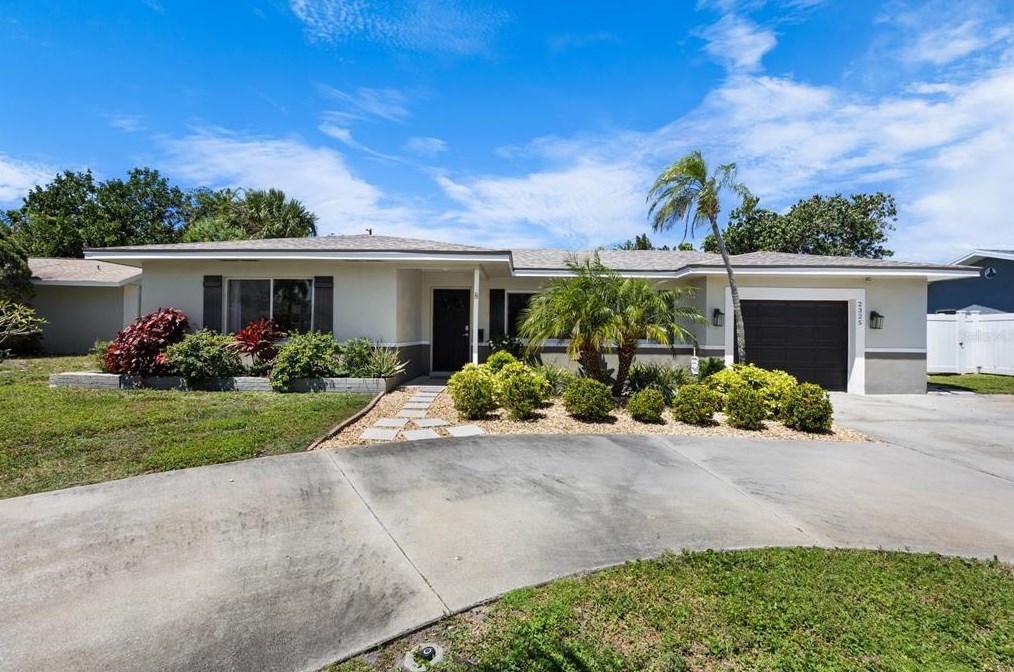 2325 Shore Dr, Saint Petersburg FL  33705-3328 exterior