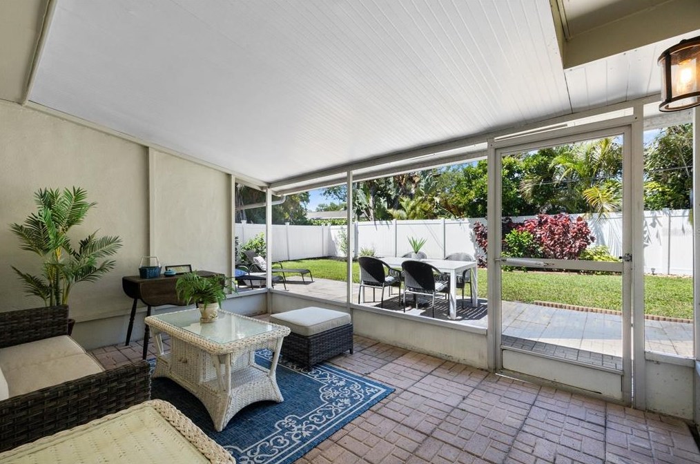 2325 Shr Dr, Saint Petersburg FL  33705-3328 exterior