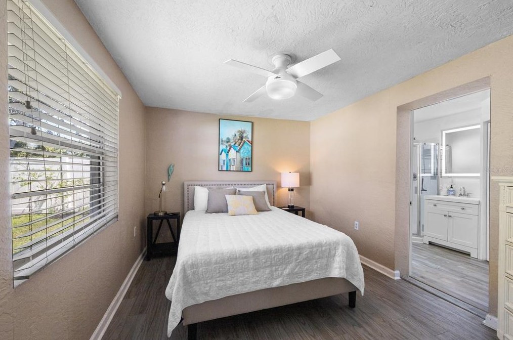 2325 Shr Dr, Saint Petersburg FL  33705-3328 exterior