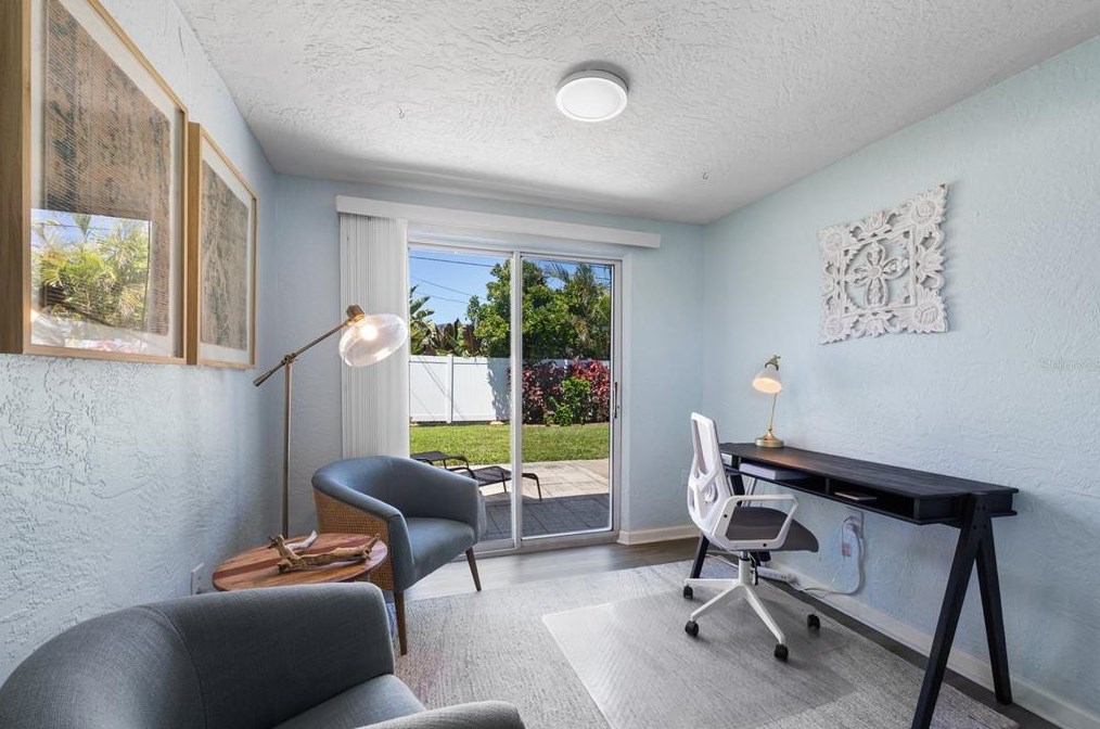 2325 Shr Dr, Saint Petersburg FL  33705-3328 exterior