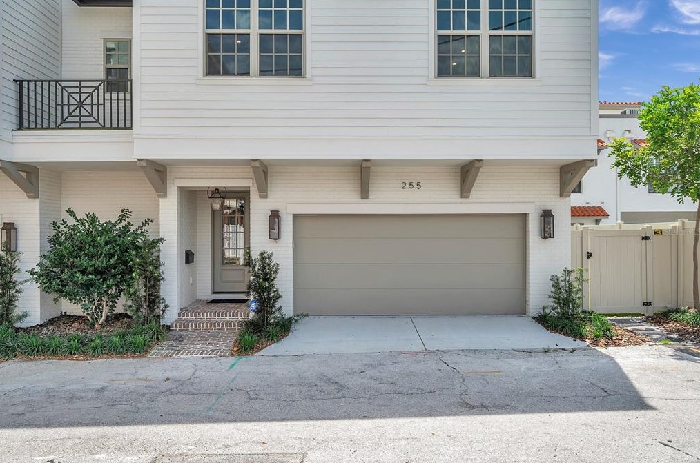 255 6th St, Saint Petersburg, FL 33701-4115