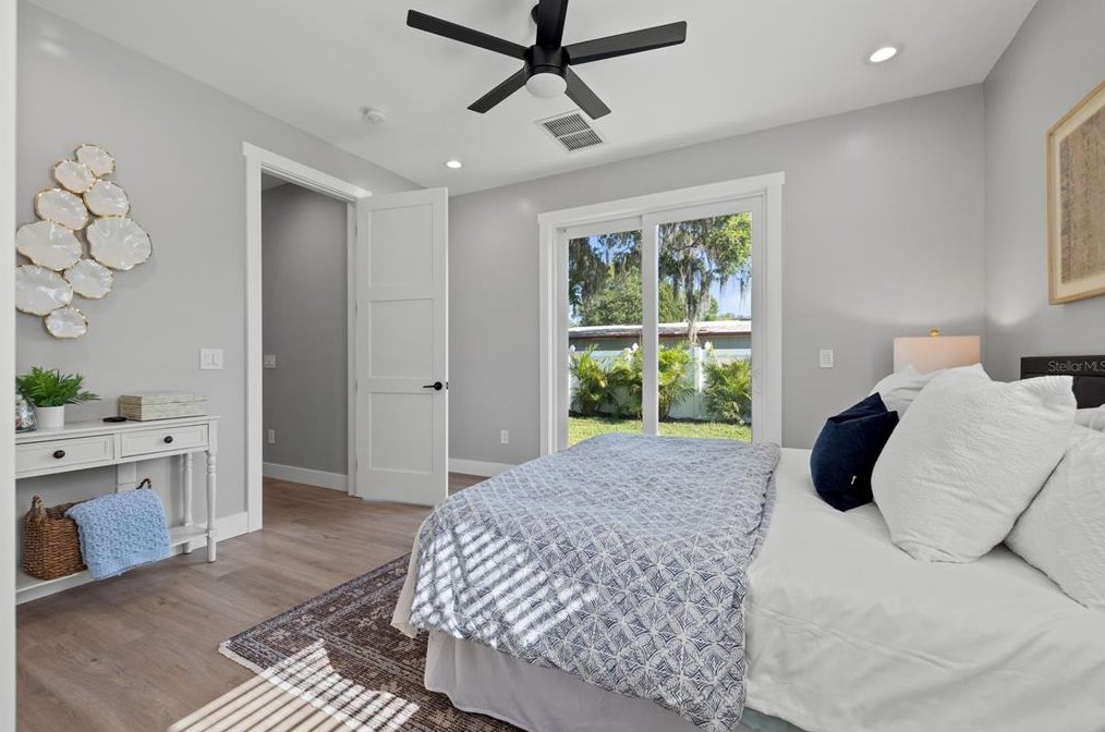 2530 York St, Saint Petersburg FL  33707-5172 exterior