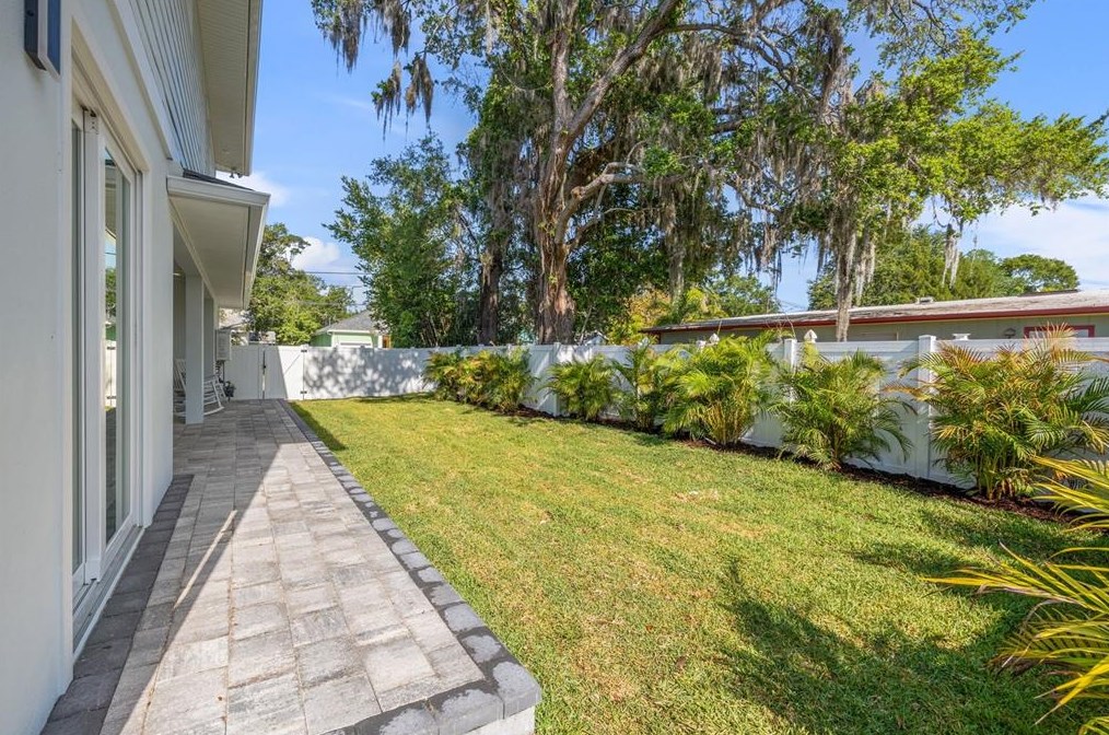 2530 York St, Saint Petersburg FL  33707-5172 exterior
