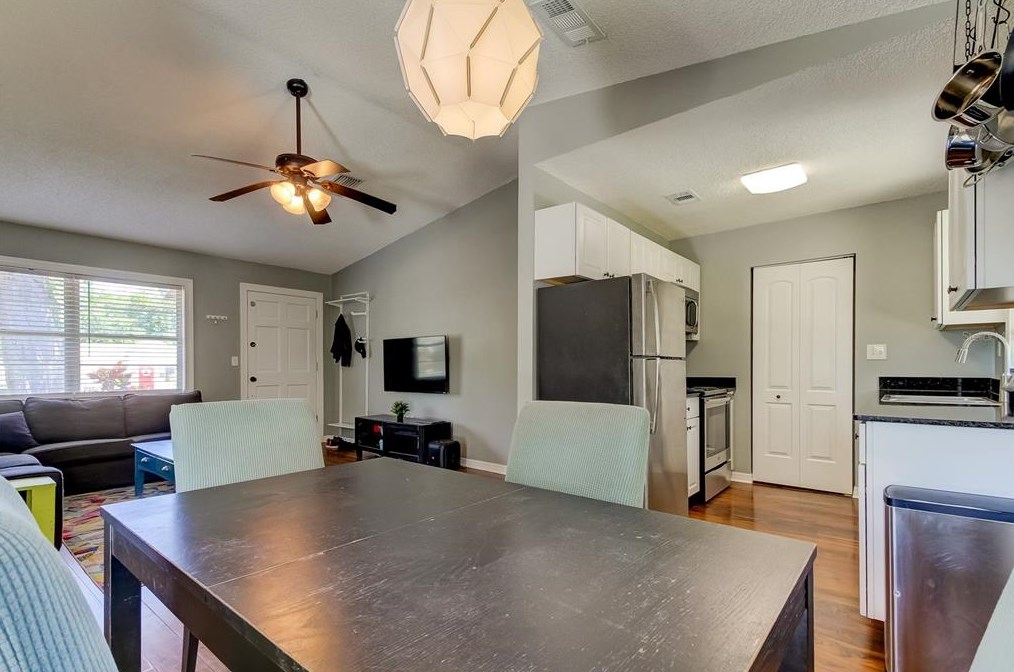 3975 4th St, Saint Petersburg FL  33703-6116 exterior
