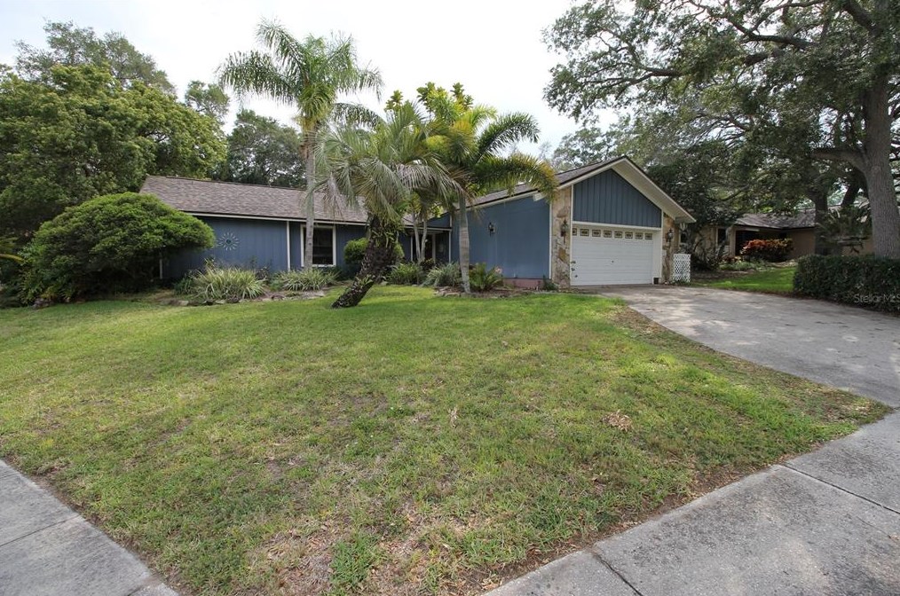 4999 Lake Valencia Blvd, Palm Harbor, FL 34684-4008
