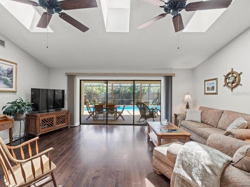 12409 Chickasaw Trl, Largo, FL 33774-2828