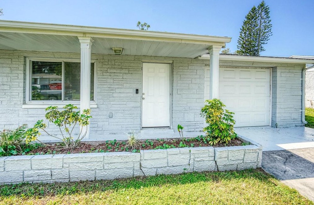 5032 Cape Cod Dr, Tarpon Springs, FL 34690