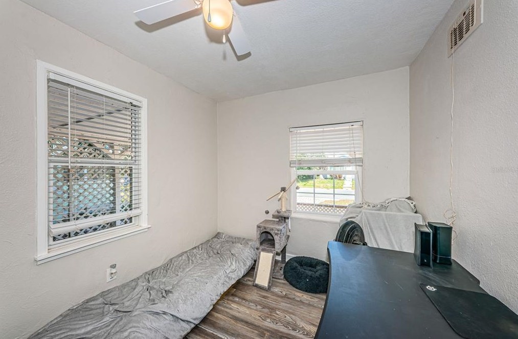 3335 Tarlton St, Saint Petersburg FL  33713-2849 exterior