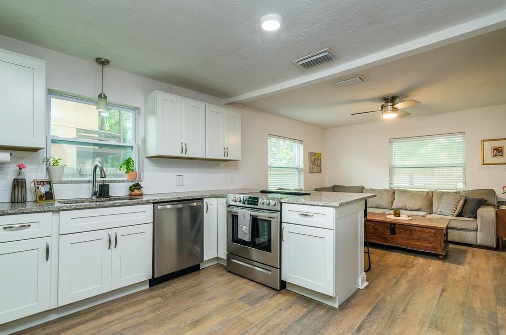 3931 52nd Ave, Saint Petersburg FL  33714-2336 exterior