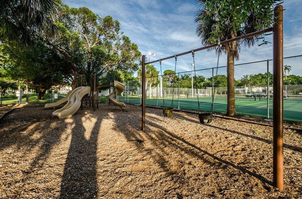 143 Melody Ln, Tarpon Springs FL  34689-5027 exterior