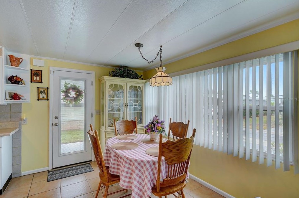 143 Melody Ln, Tarpon Springs FL  34689-5027 exterior