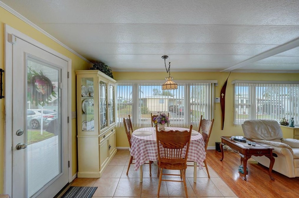 143 Melody Ln, Tarpon Springs FL  34689-5027 exterior