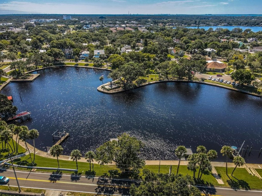 143 Melody Ln, Tarpon Springs FL  34689-5027 exterior