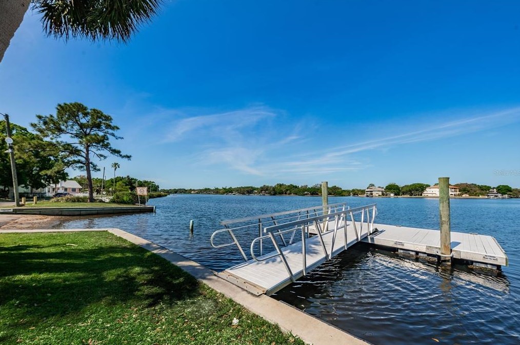 143 Melody Ln, Tarpon Springs FL  34689-5027 exterior